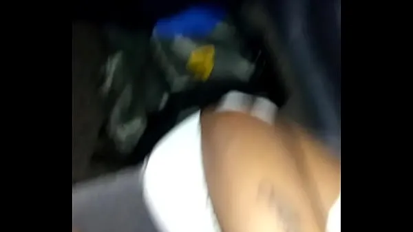 Pozrite si Fucking high slut in my car výkonné videá