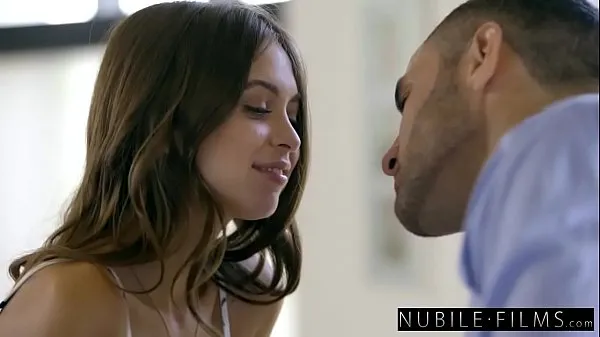 Bekijk NubileFilms - Girlfriend Cheats And Squirts On Cock krachtvideo's
