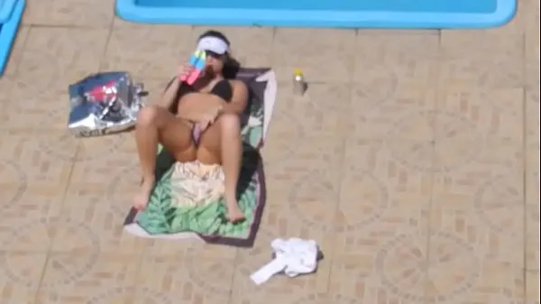 Watch Flagra safada masturbando Piscina Flagged Girl masturbate on the pool power Videos