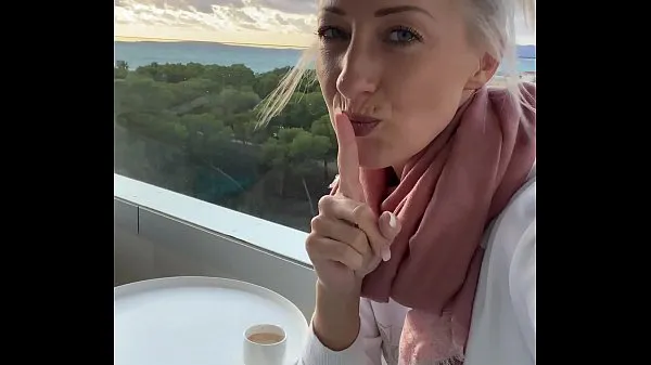 Obejrzyj I fingered myself to orgasm on a public hotel balcony in Mallorcafilmy o mocy