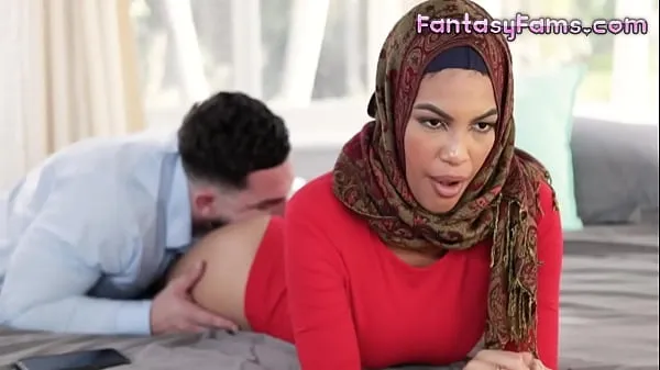 Bekijk Fucking Muslim Converted Stepsister With Her Hijab On - Maya Farrell, Peter Green - Family Strokes krachtvideo's