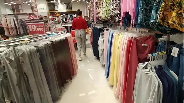 I chase an unknown woman in the clothing store and show her my cock in the fitting rooms güçlü Videoları izleyin