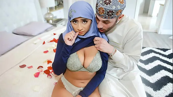 Arab Husband Trying to Impregnate His Hijab Wife - HijabLust पावर वीडियो देखें