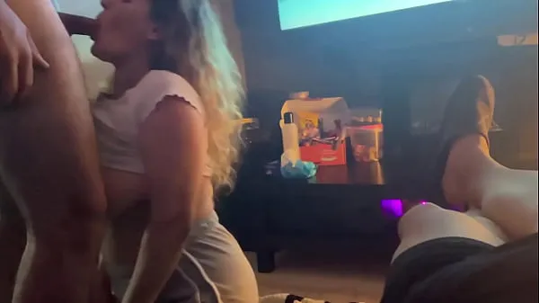 شاهد THICK WIFE makes her HUSBAND a CUCKOLD مقاطع فيديو قوية